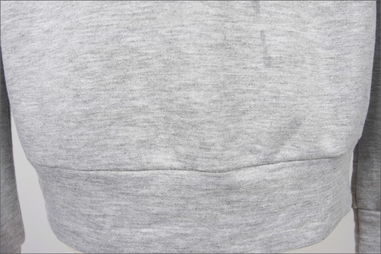 活力與優(yōu)雅的融合 淺灰彈性織帶運動長裙外套穿搭指南